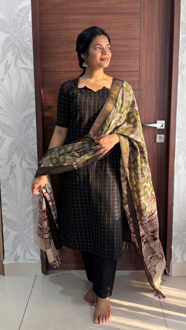 Zari Checks Kurta Set