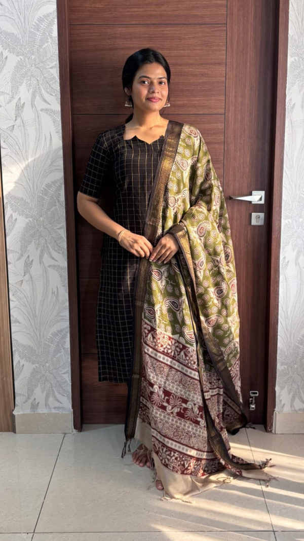 Zari Checks Kurta Set