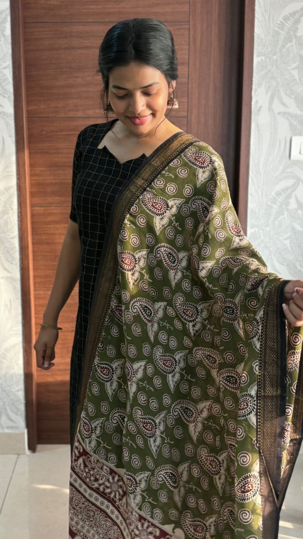 Zari Checks Kurta Set