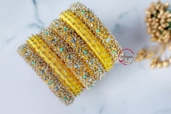 Scattered Line Bead Bangle