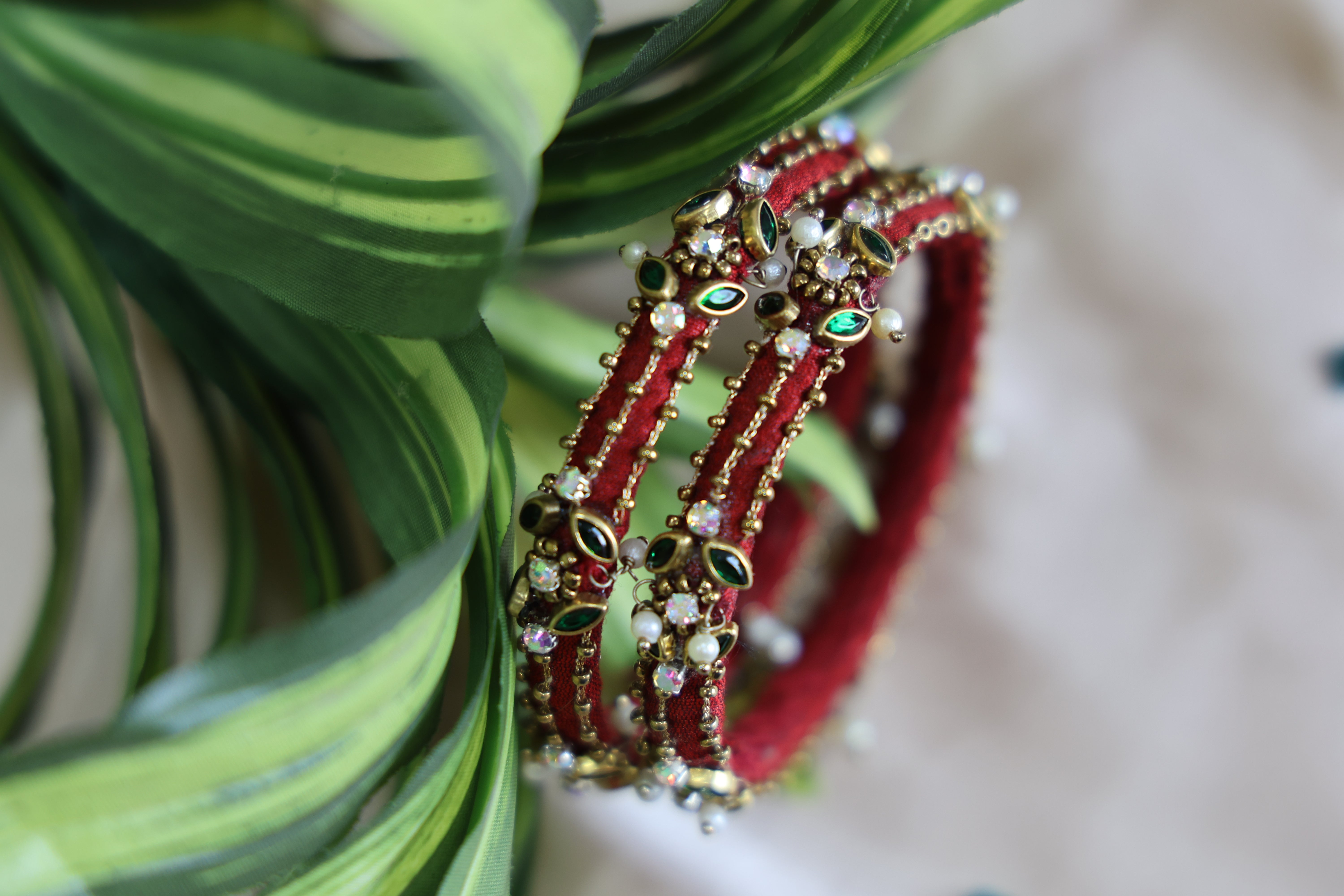 Line Bead Floral Bangle