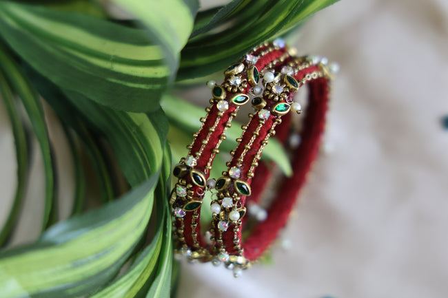 Line Bead Floral Bangle