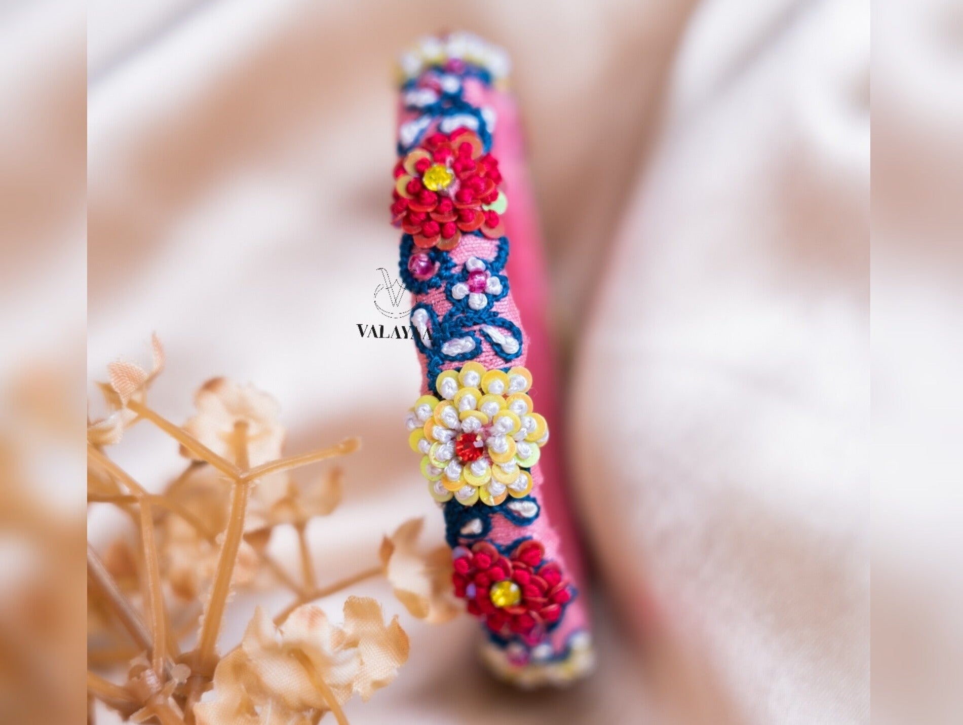 FLORAL THIN BANGLE