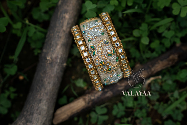 Tilak And Tear Drop Pattern Bangle