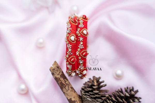 Netted Creeper Heart Design Bangle