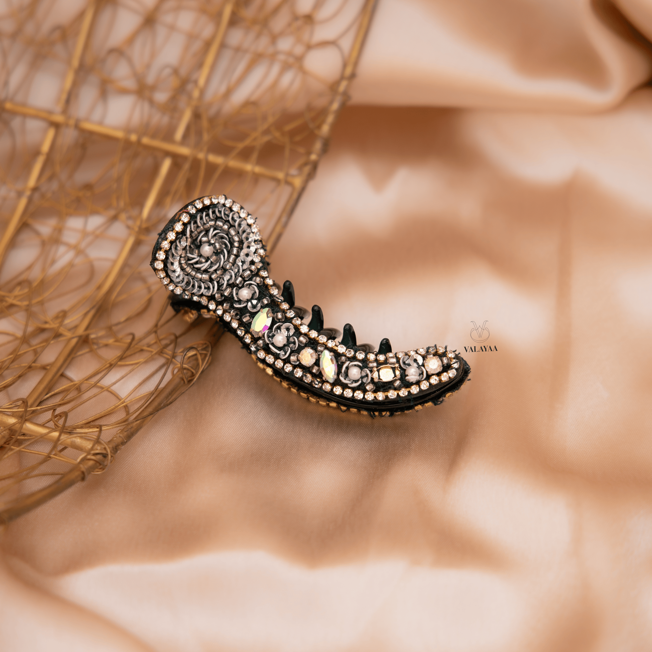 Stone Sequence Crocodile Clip 3 1/4"