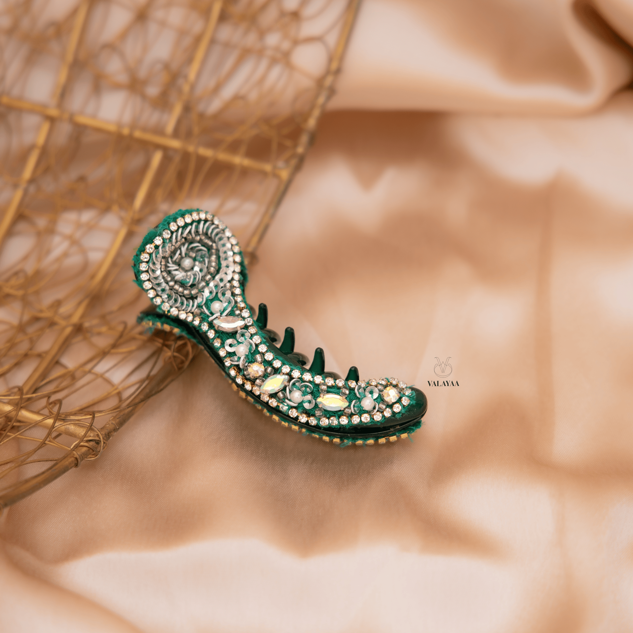 Stone Sequence Crocodile Clip 3 1/4"