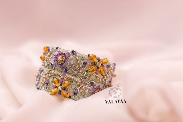 Creepy Leaf Beads And Floral Design Bangle